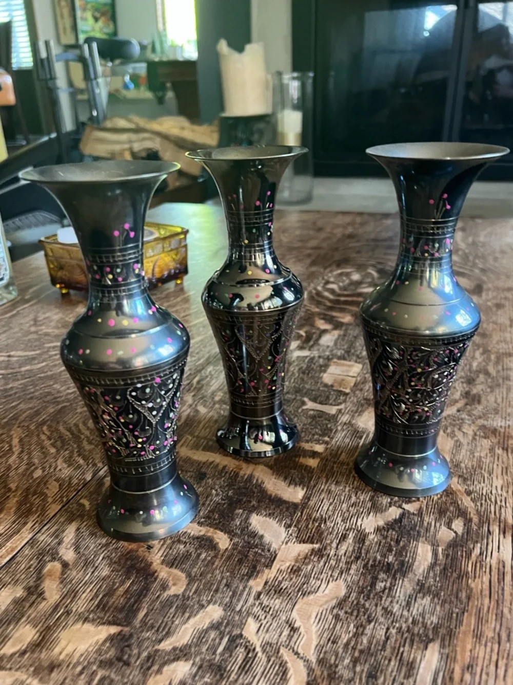 Vintage hand etched brass vases- 3 - Picture 2 of 7